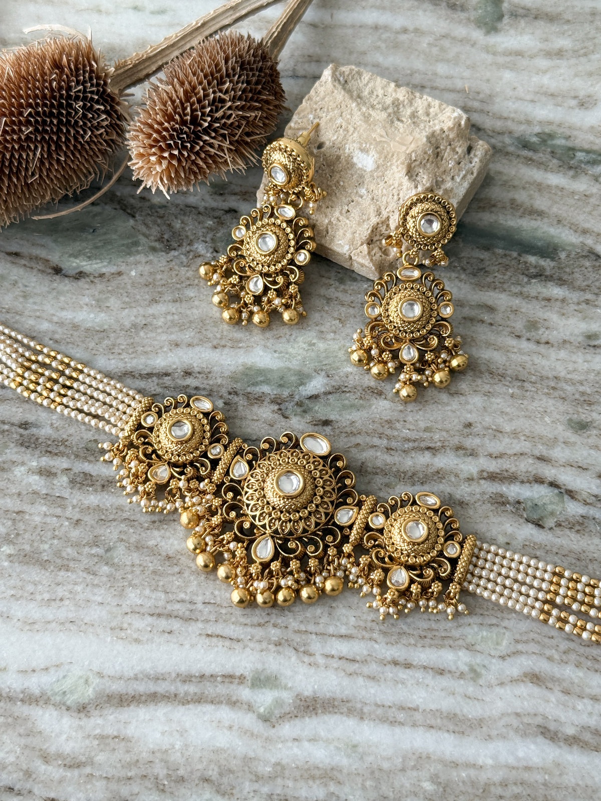 MRUNAL Necklace Set