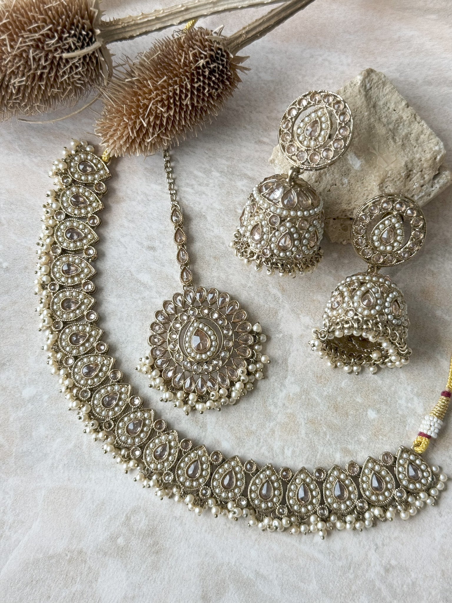 AMRITA Necklace Set