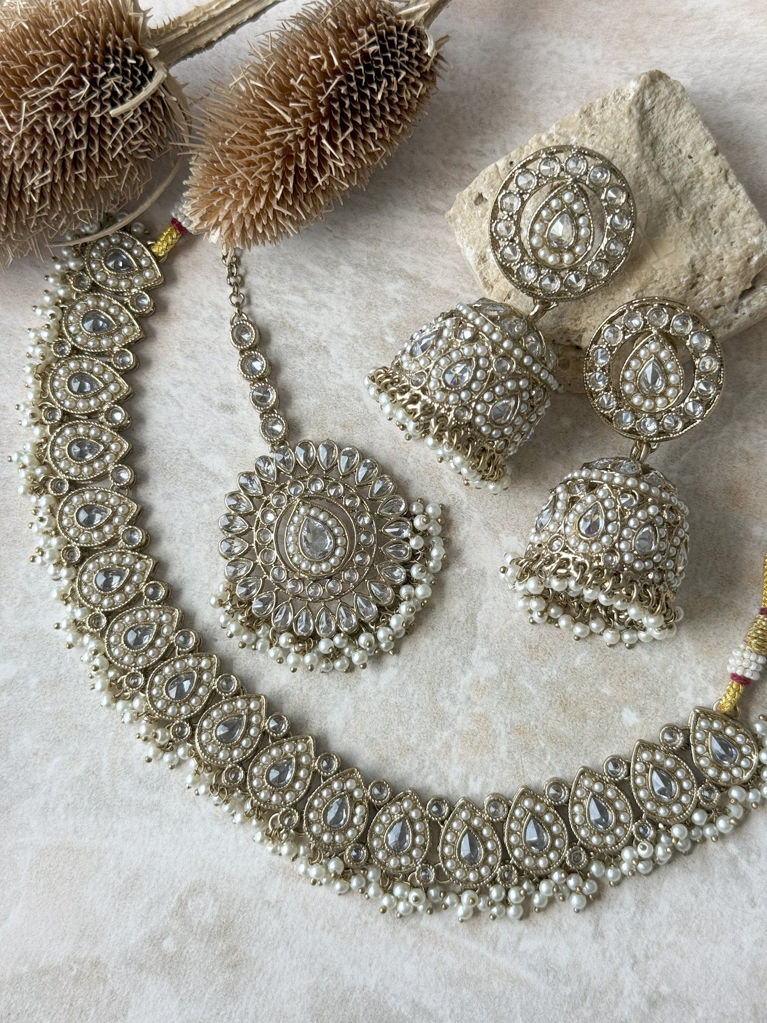 AMRITA Necklace Set