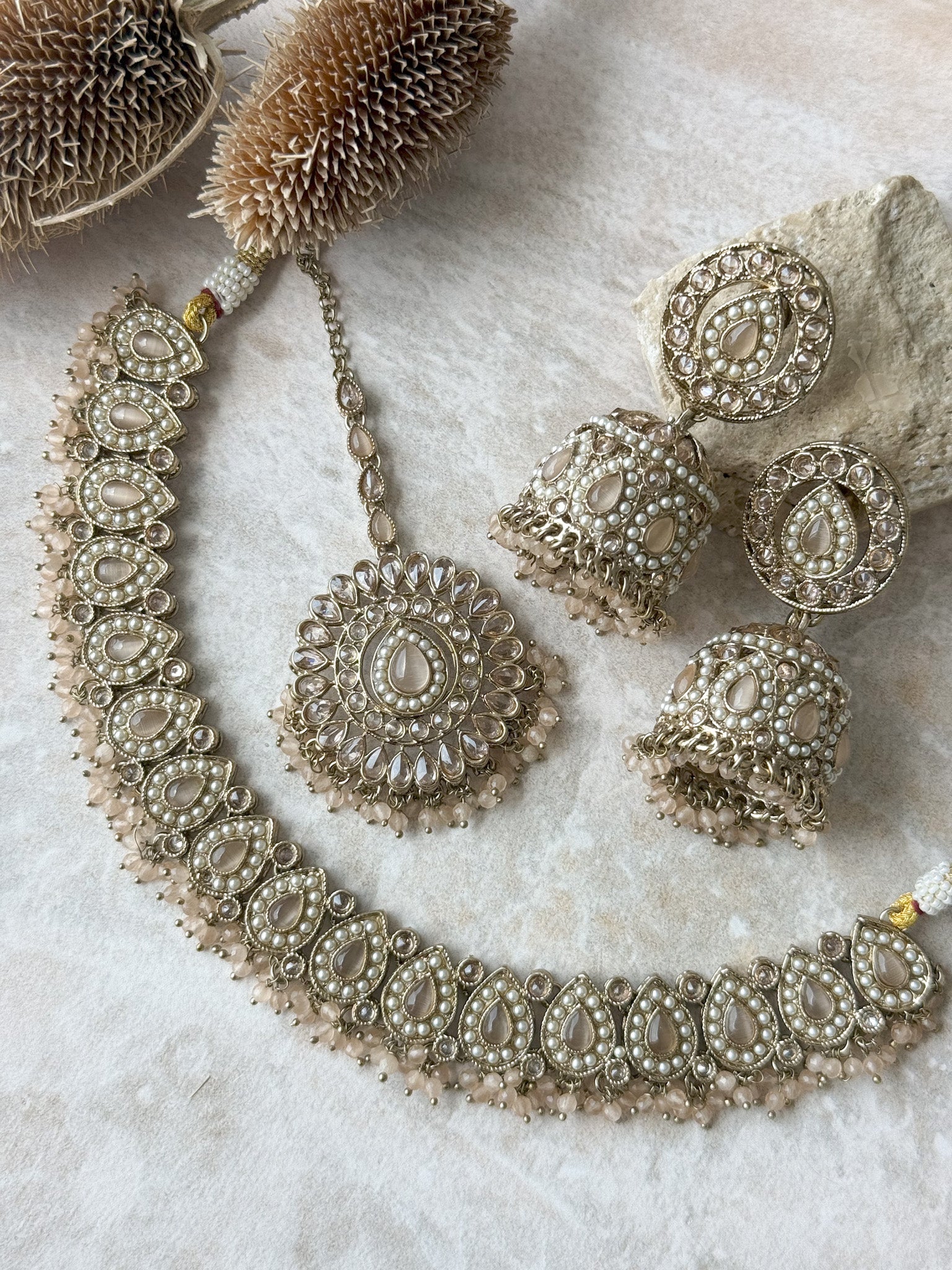 AMRITA Necklace Set