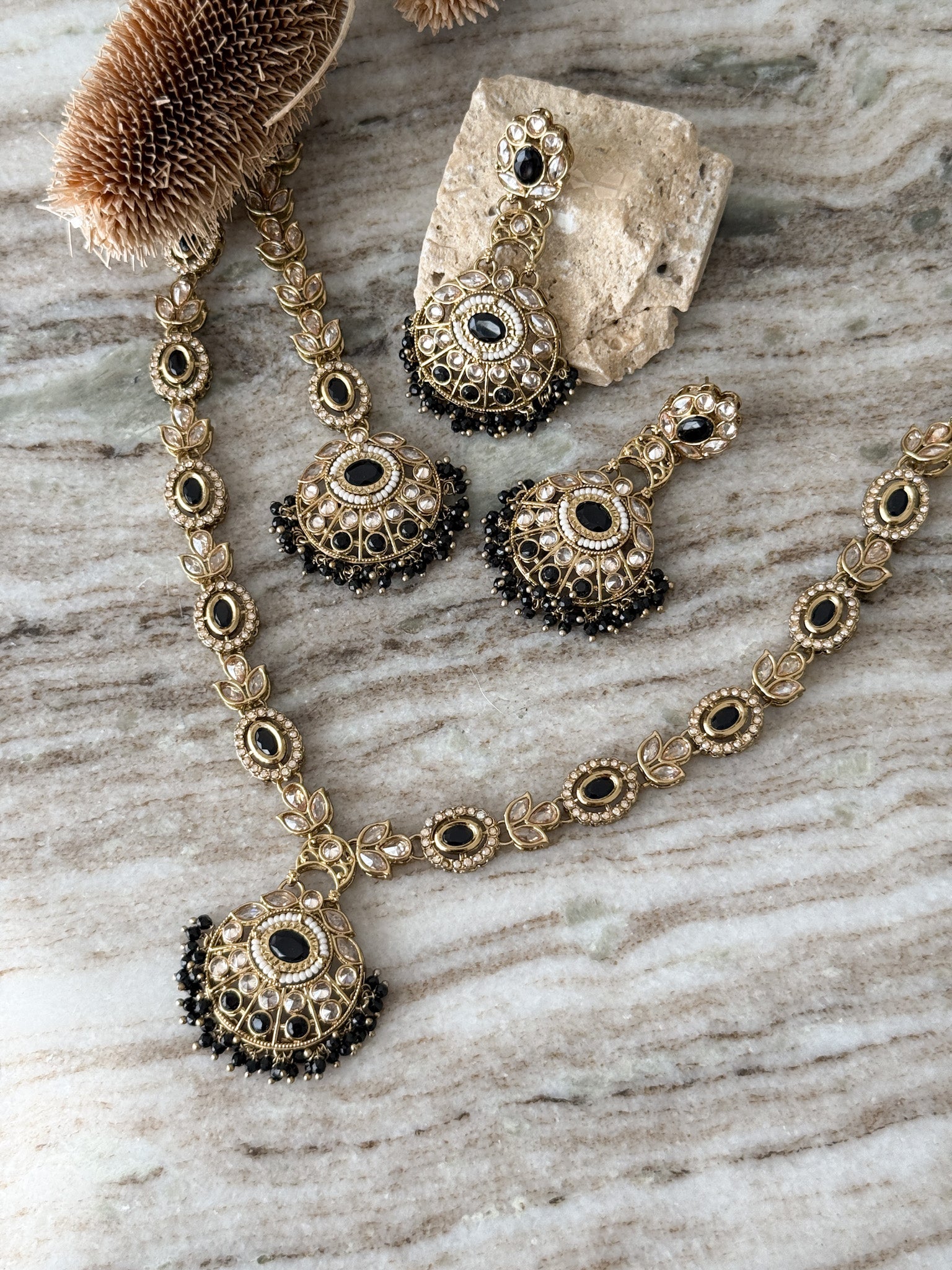 AMISHA Necklace Set