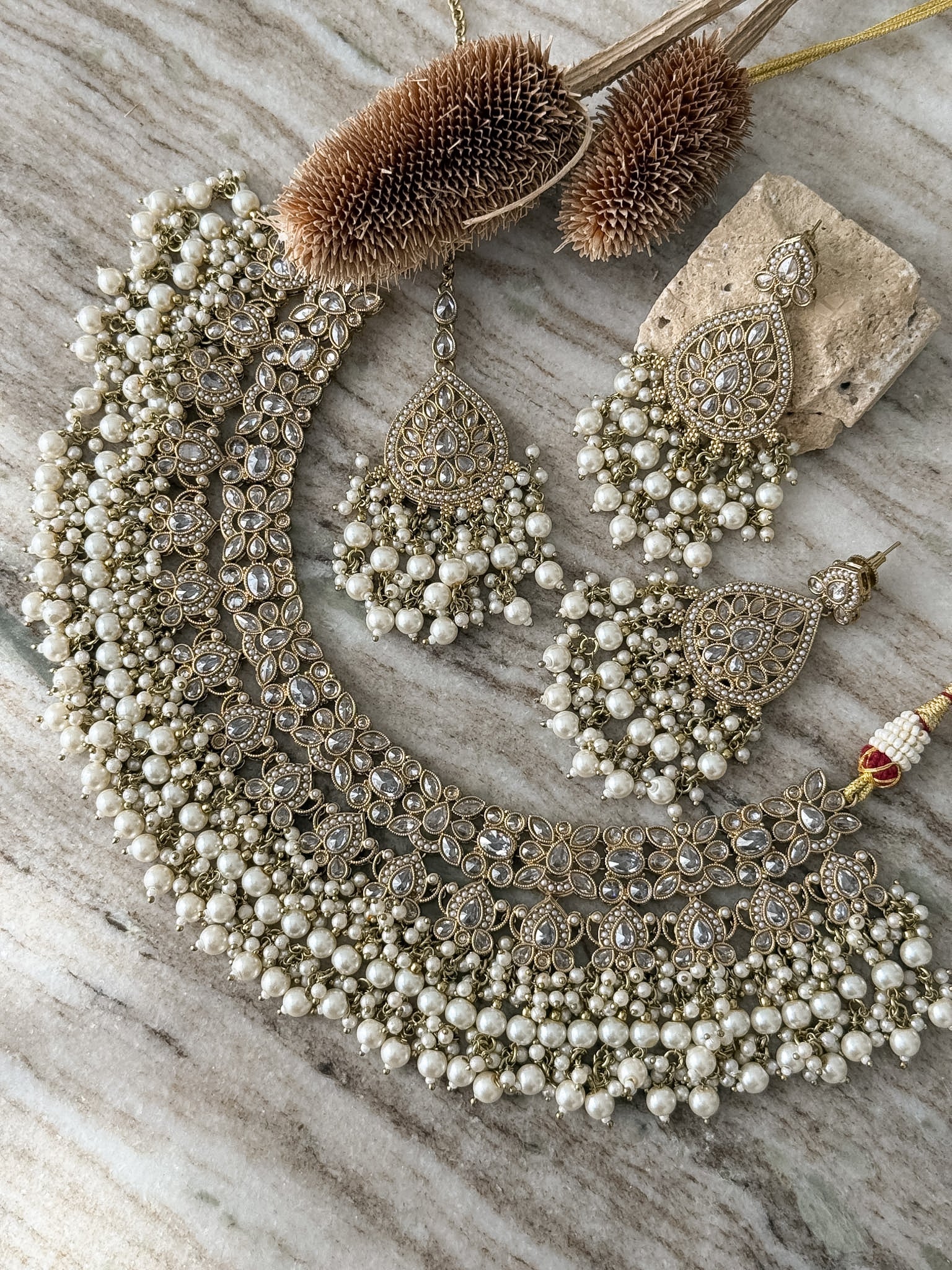 AMRITA Necklace Set