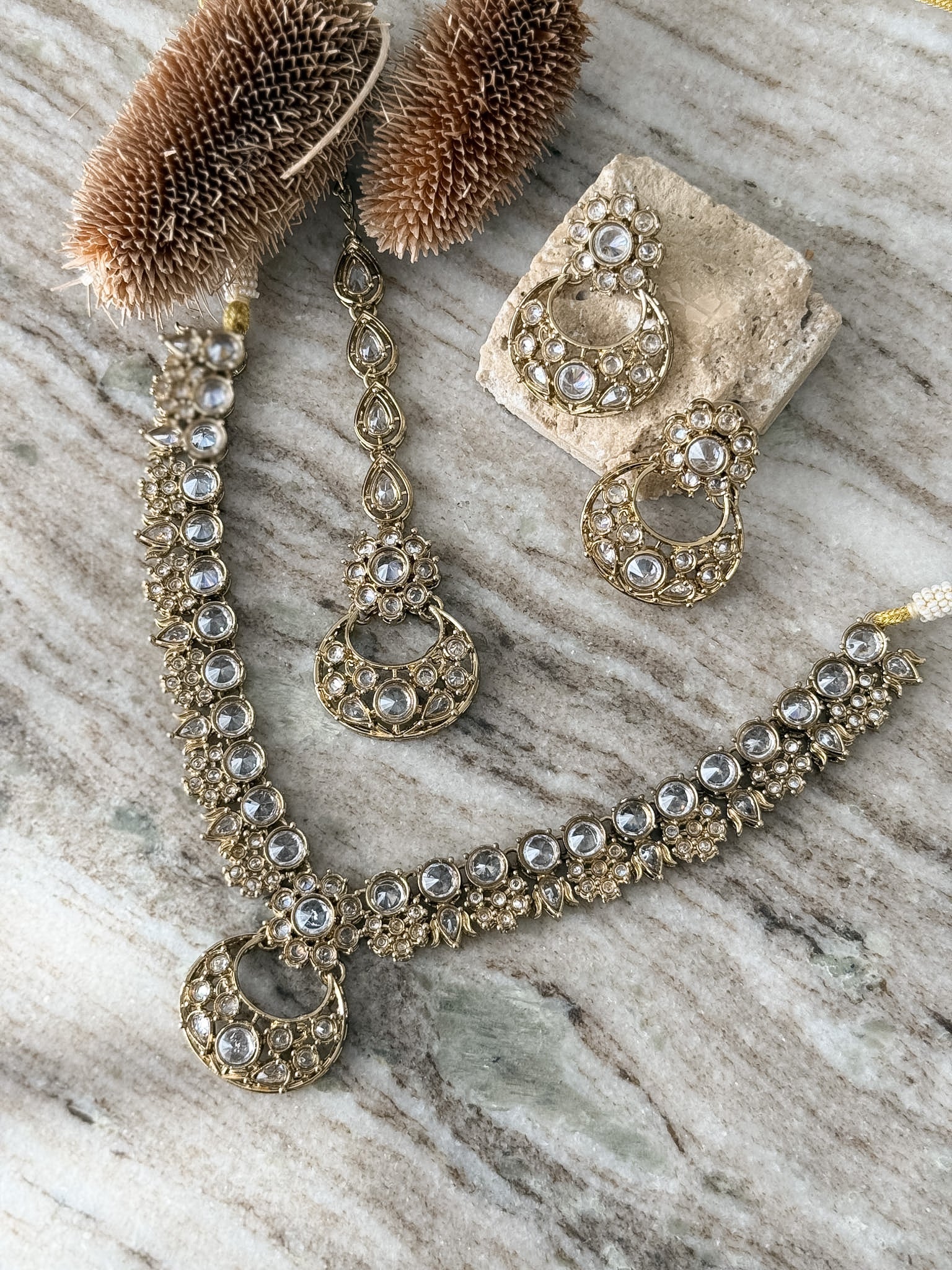 ANUSHKA Necklace Set