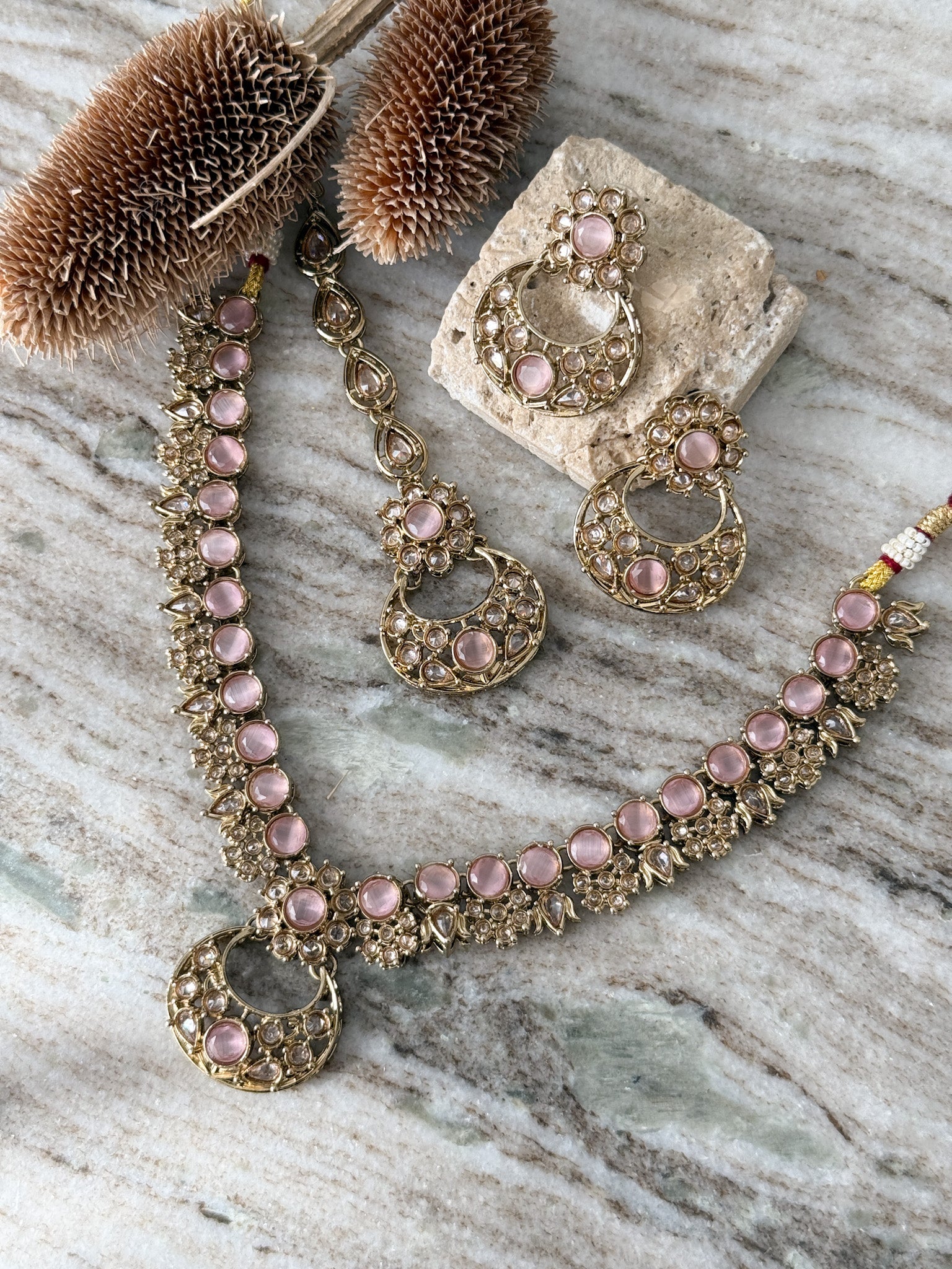 ANUSHKA Necklace Set