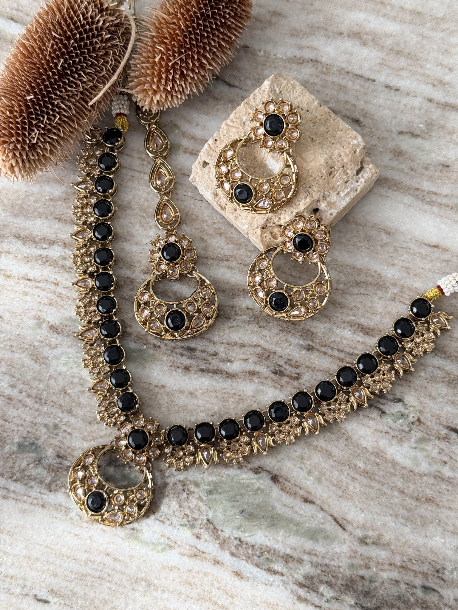 ANUSHKA Necklace Set