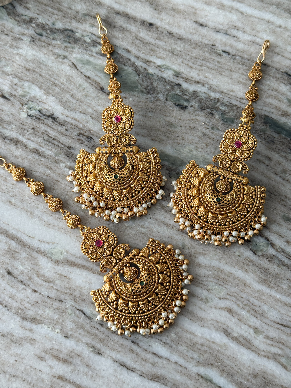 SAANVI Tikka Set